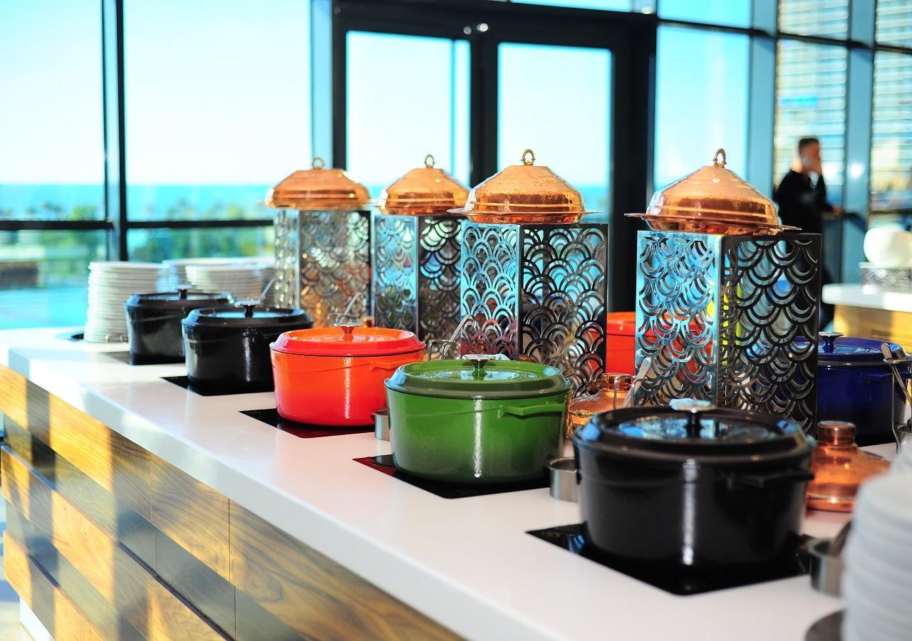 ยูโฟเรีย โฮเต็ล บาตูมี-ใหม่ Hotel บาทูมิ ภายนอก รูปภาพ Le Creuset cookware