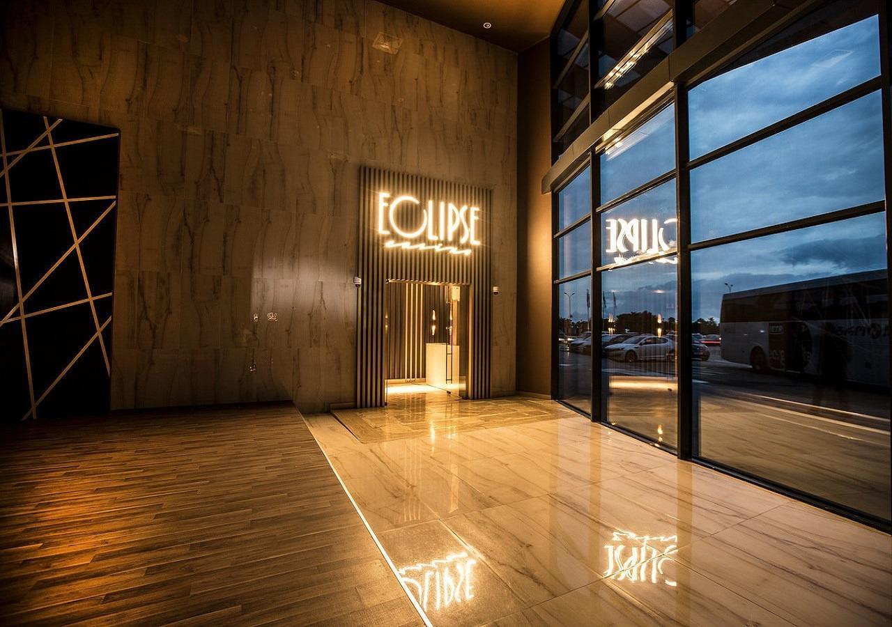 ยูโฟเรีย โฮเต็ล บาตูมี-ใหม่ Hotel บาทูมิ ภายนอก รูปภาพ Entrance to Eclipse