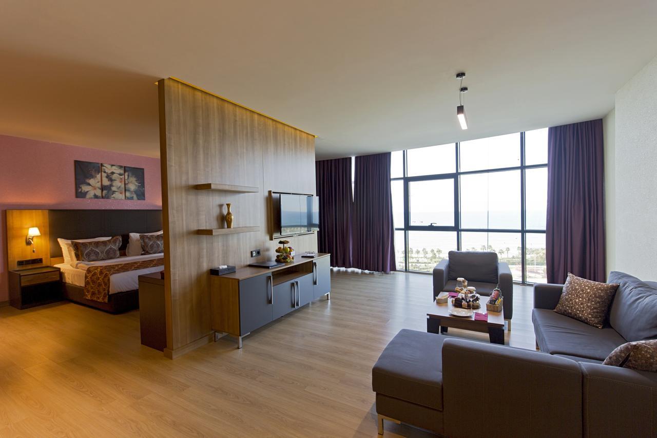 ยูโฟเรีย โฮเต็ล บาตูมี-ใหม่ Hotel บาทูมิ ภายนอก รูปภาพ Suite