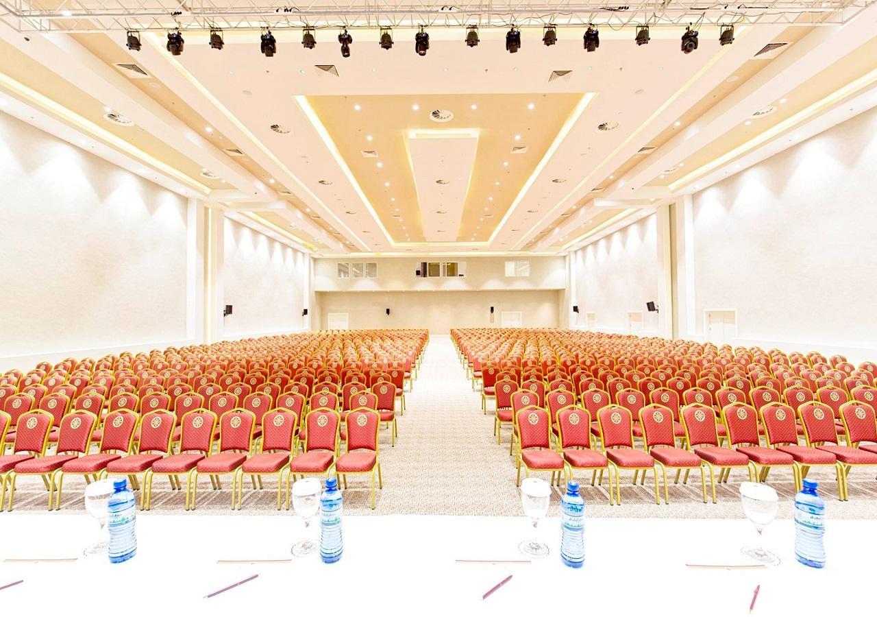 ยูโฟเรีย โฮเต็ล บาตูมี-ใหม่ Hotel บาทูมิ ภายนอก รูปภาพ The 1,000-seat conference hall