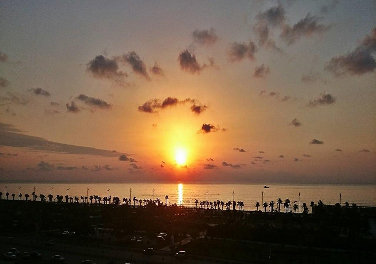 ยูโฟเรีย โฮเต็ล บาตูมี-ใหม่ Hotel บาทูมิ ภายนอก รูปภาพ Sunset over the Dead Sea