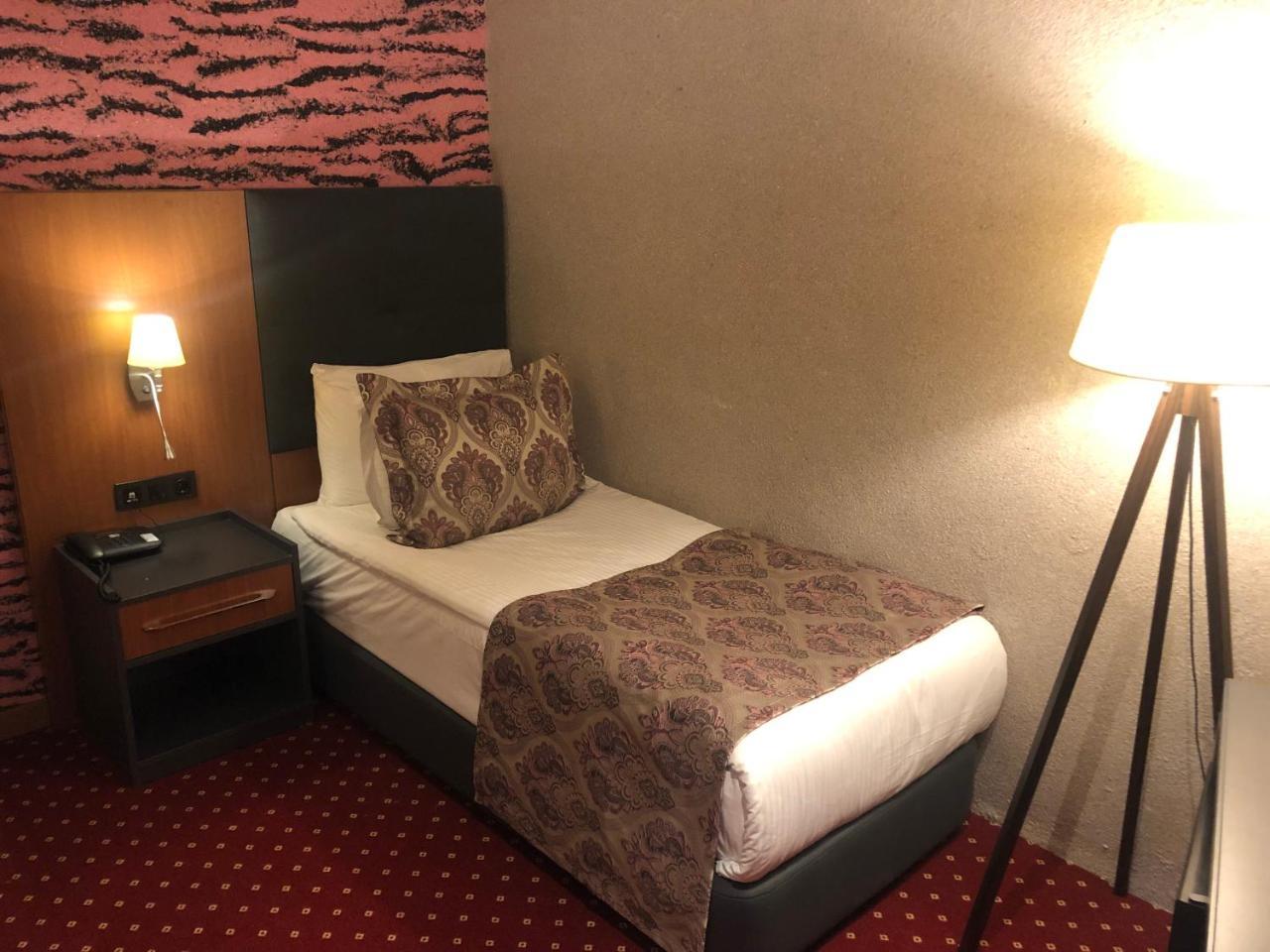 ยูโฟเรีย โฮเต็ล บาตูมี-ใหม่ Hotel บาทูมิ ภายนอก รูปภาพ A single bed
