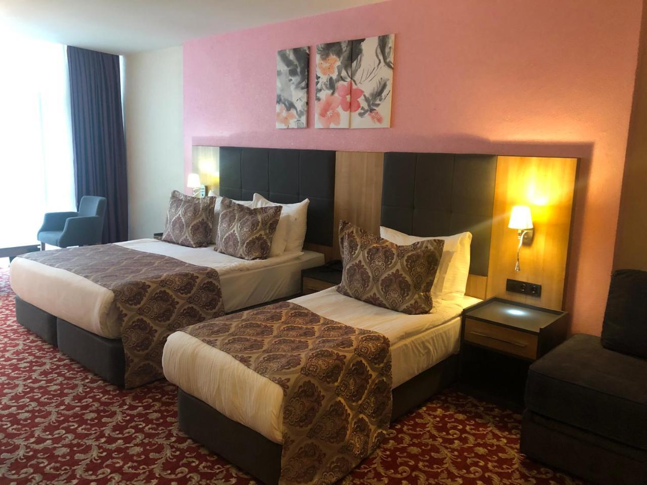 ยูโฟเรีย โฮเต็ล บาตูมี-ใหม่ Hotel บาทูมิ ภายนอก รูปภาพ A room at the hotel