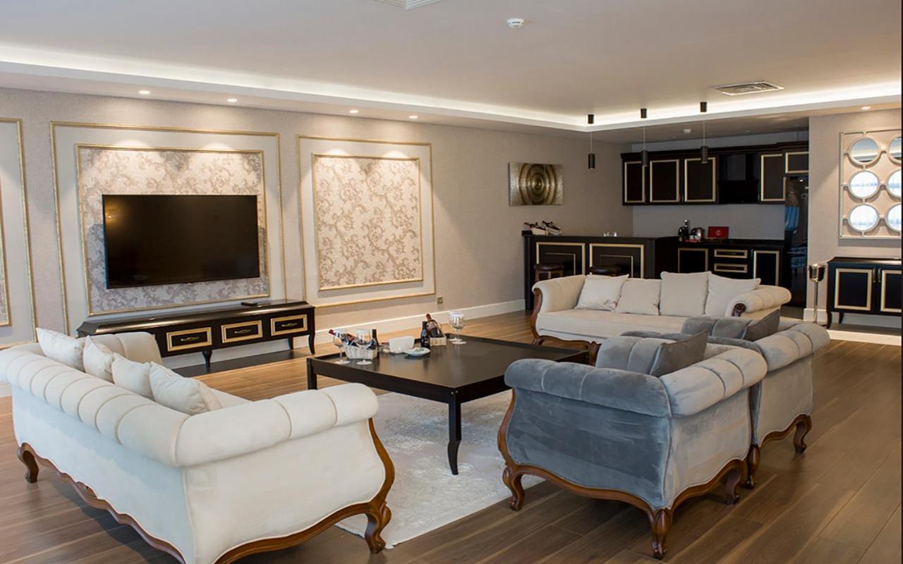 ยูโฟเรีย โฮเต็ล บาตูมี-ใหม่ Hotel บาทูมิ ภายนอก รูปภาพ A living room in a private home