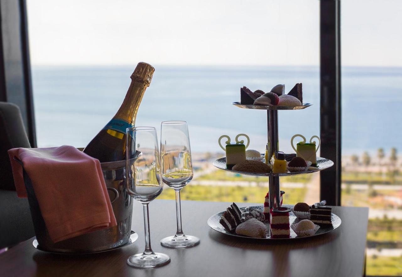 ยูโฟเรีย โฮเต็ล บาตูมี-ใหม่ Hotel บาทูมิ ภายนอก รูปภาพ Champagne and chocolates