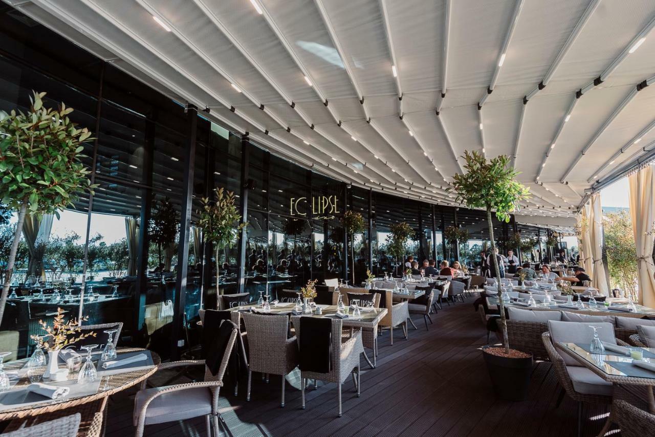 ยูโฟเรีย โฮเต็ล บาตูมี-ใหม่ Hotel บาทูมิ ภายนอก รูปภาพ Restaurant interior