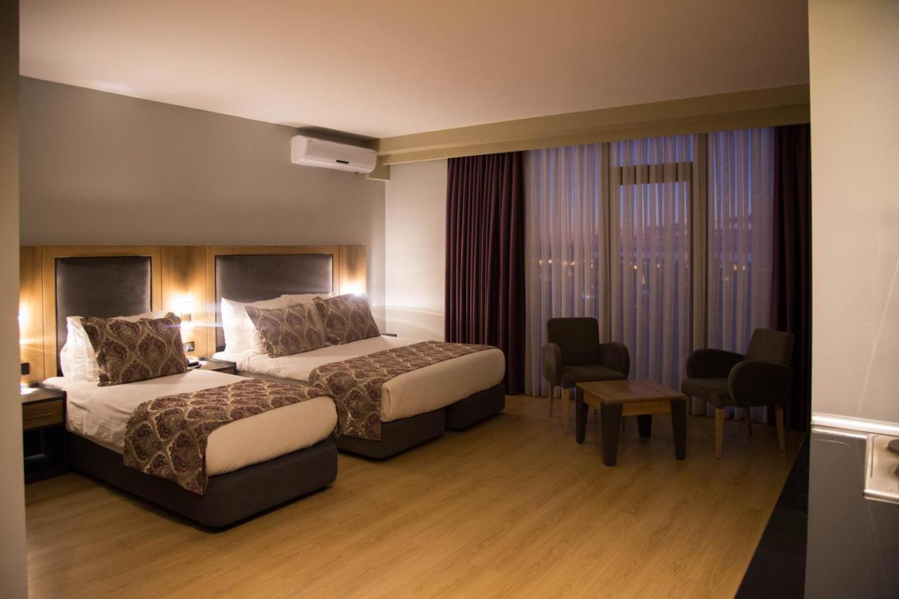 ยูโฟเรีย โฮเต็ล บาตูมี-ใหม่ Hotel บาทูมิ ภายนอก รูปภาพ A room at the hotel